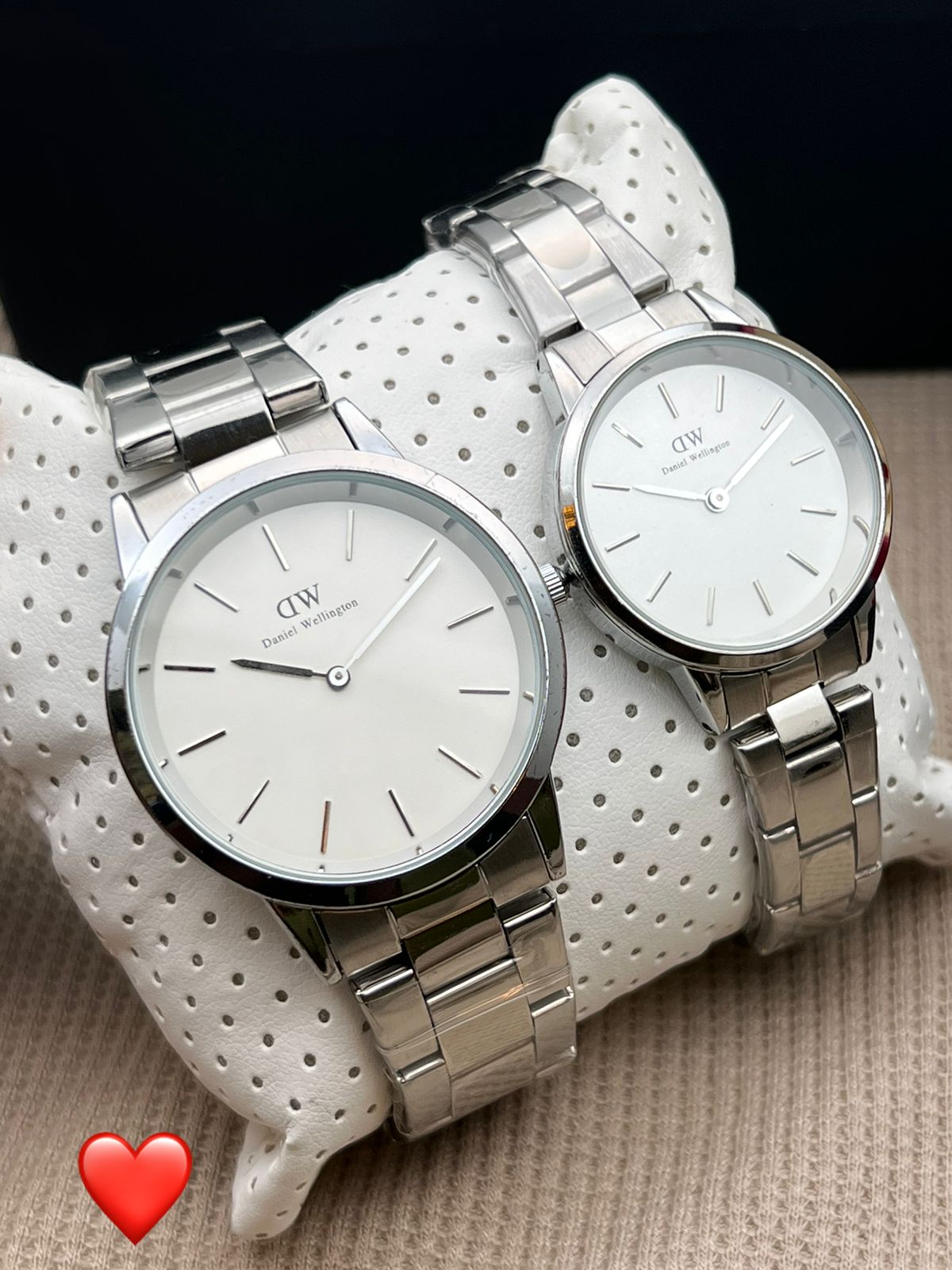 Daniel Wellington white dial silver chain couple watches